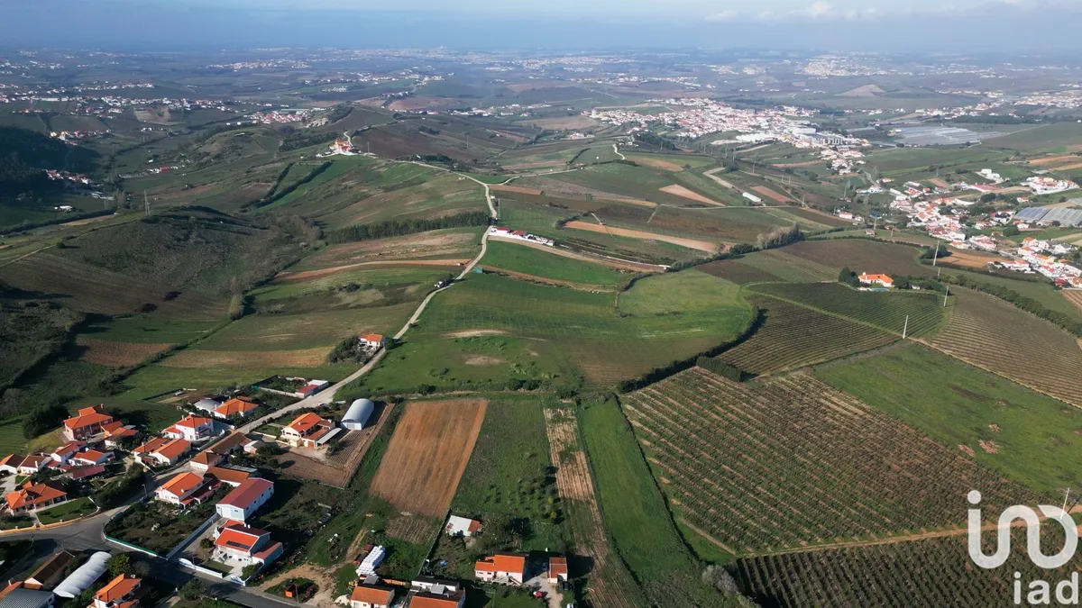 Terreno de 15 080 m² em Freiria
