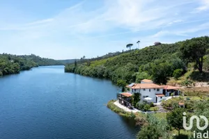 Lodge at Currelos, Papízios e Sobral