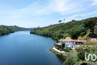 Lodge at Currelos, Papízios e Sobral