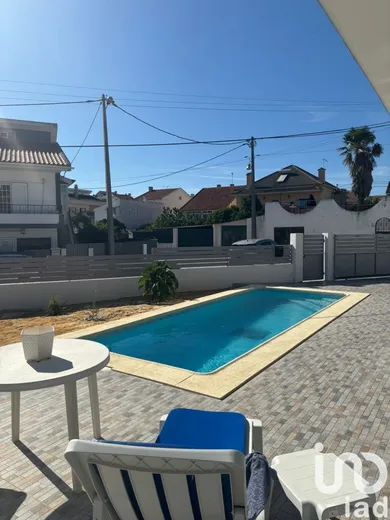 House in Charneca De Caparica E Sobreda