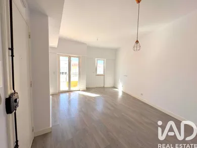 Apartment T1 in Algés, Linda-a-Velha e Cruz Quebrada-Dafundo