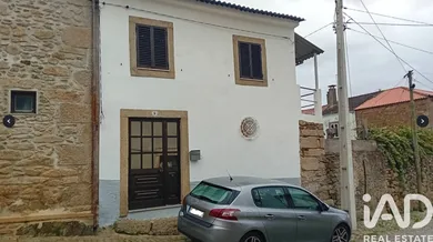 Casa/Moradia em Lagoaça e Fornos