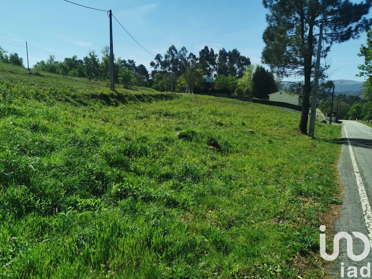 Terreno de 809 m² em Mentrestido