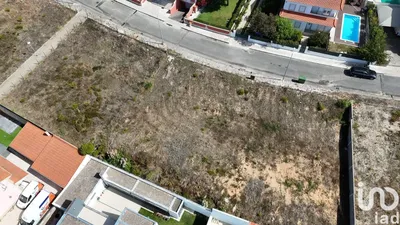 Fotografia 1 de Terreno de 561 m² em Rio Maior