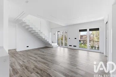Apartment T4 in Santa Iria de Azoia, São João da Talha e Bobadela