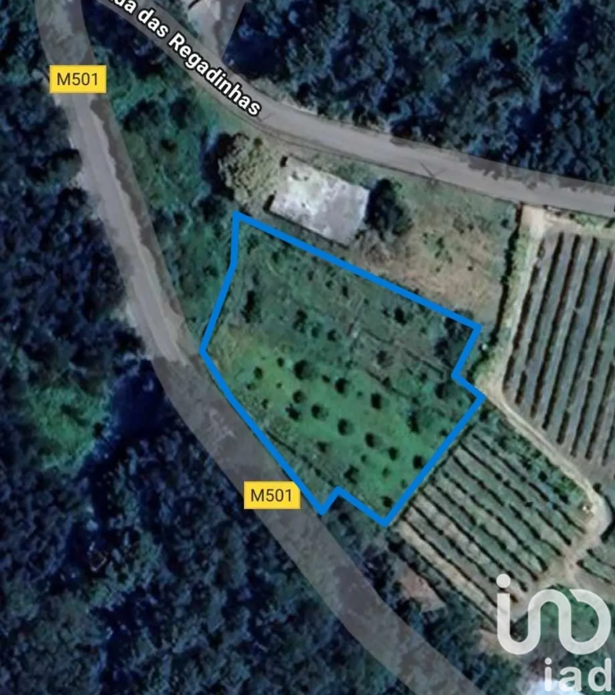 Terreno de 1866 m² em Vila e Roussas