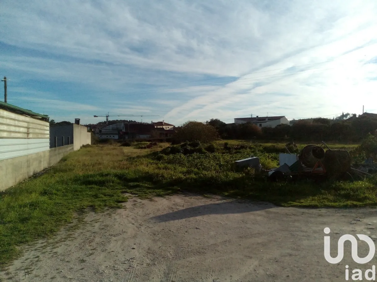 Terreno urbano de 1125 m² em Parceiros e Azoia