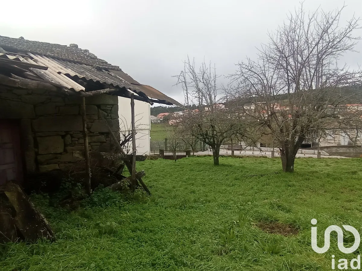 Terreno de 370 m² em Chavães