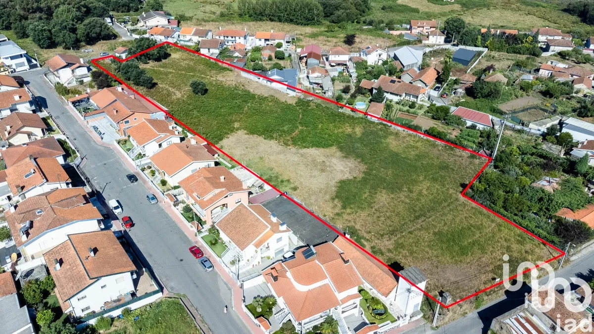 Terreno de 9612 m² em Fiães