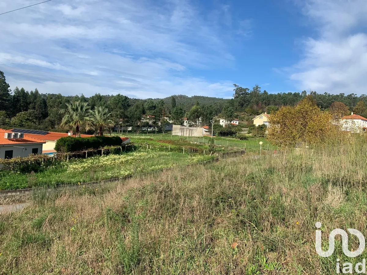 Terreno de 711 m² em Mujães