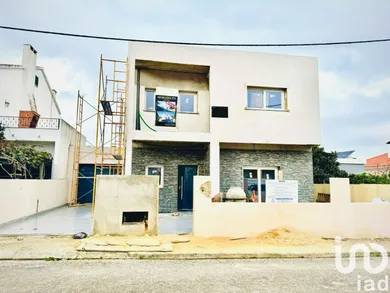 Maison à Charneca De Caparica E Sobreda