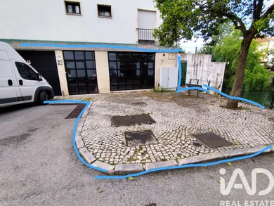 Boutique/Local commercial à Torres Novas (Santa Maria, Salvador e Santiago)