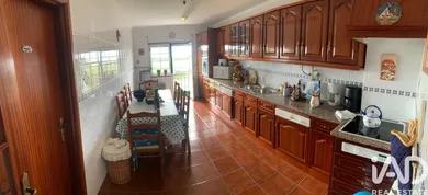 Apartamento T4 em Atouguia da Baleia