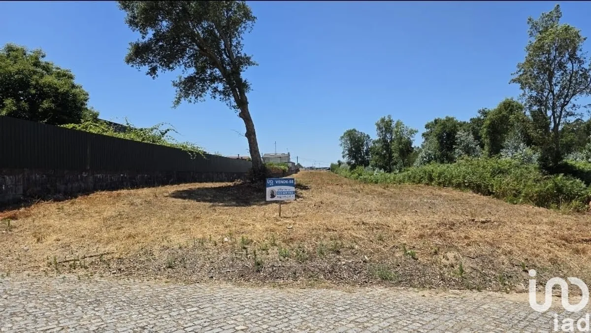 Terreno urbano de 1600 m² em Pedroso e Seixezelo