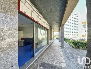 Shop/Premises commercial at Lordelo Do Ouro E Massarelos