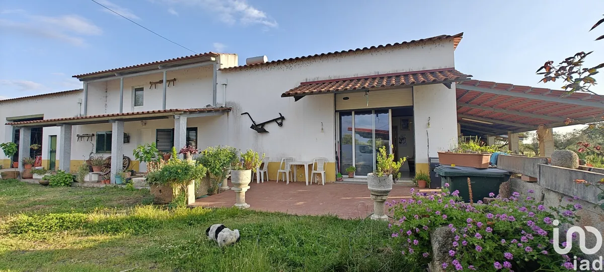 Prédio de 210 m² em Ladoeiro