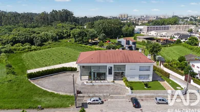 Loja / Estabelecimento Comercial em Nogueira e silva escura